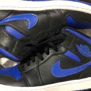 Air Jordan 1 mid hyper royal